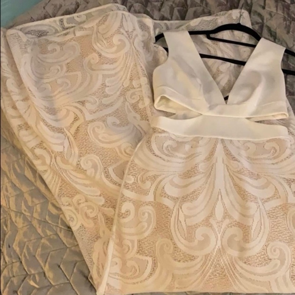 BCBGMAXAZRIA Off White Marilyne Swirl Lace Cutout Dress/Gown Size 6 - Picture 9 of 9